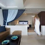 Galaxy & 3* Imerovigli (Santorini)