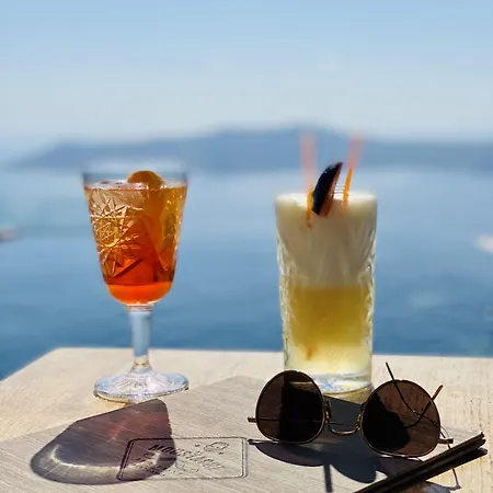 Galaxy & 3* Imerovigli (Santorini)